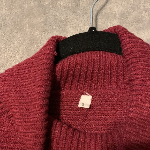 Amazon cozy, wine colored oversized sweater. Size small - Picture 4 of 7